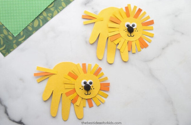 kids lion handprint craft