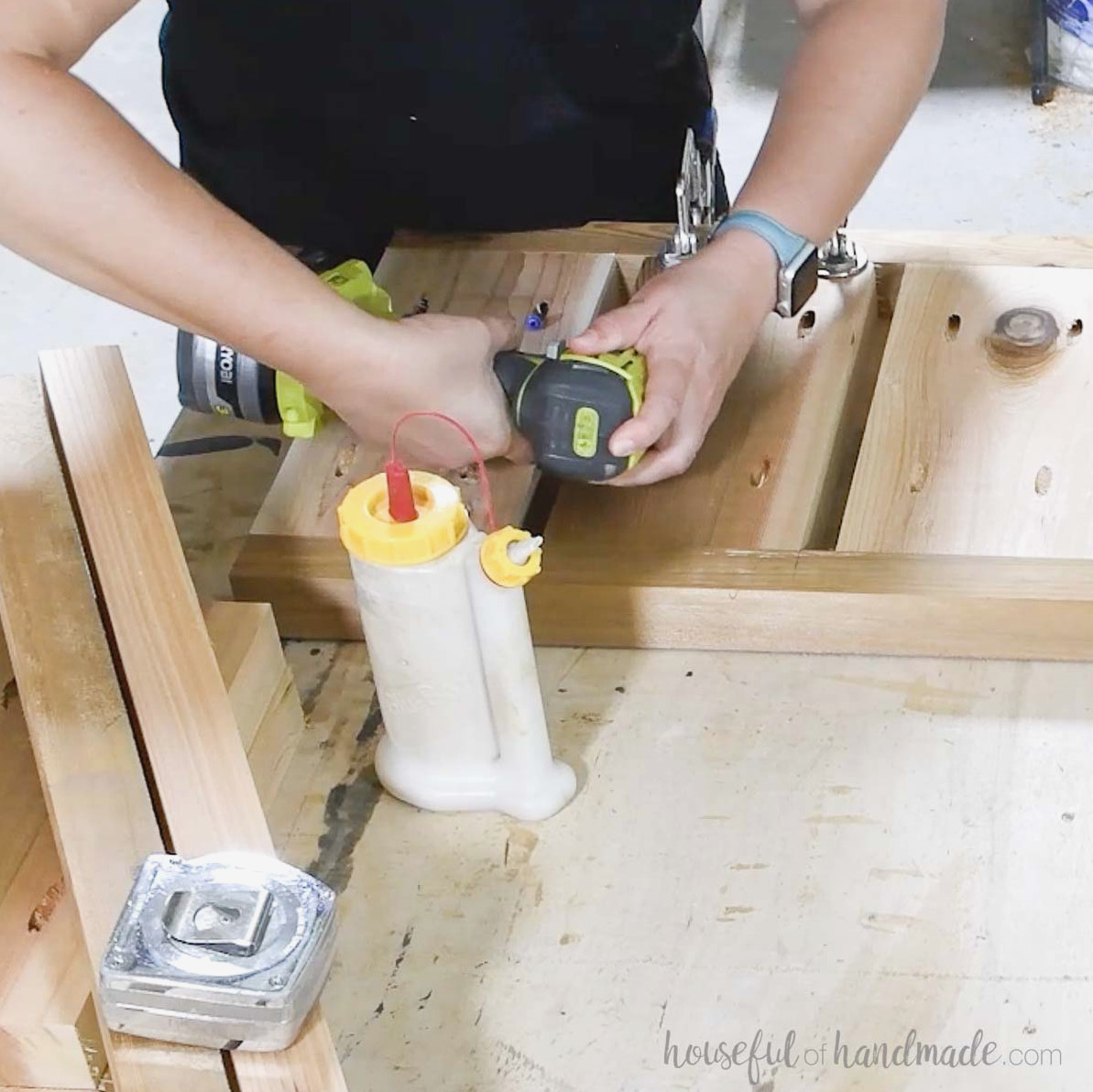 Securing slats to the second table top section using pocket holes. 