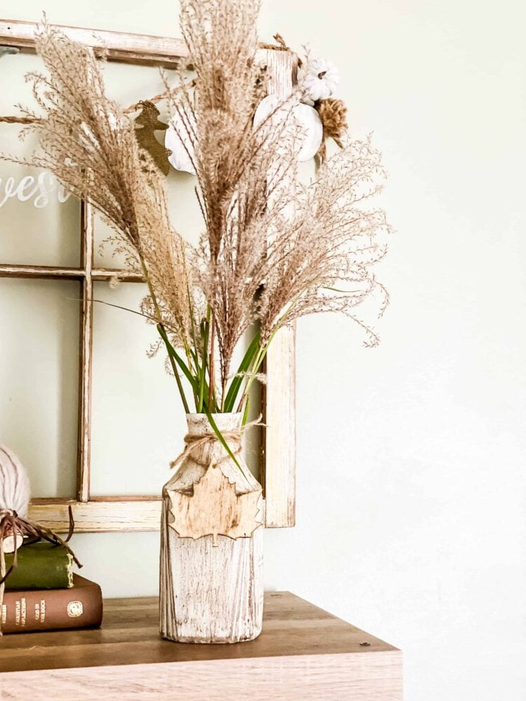 vase with pampas grass