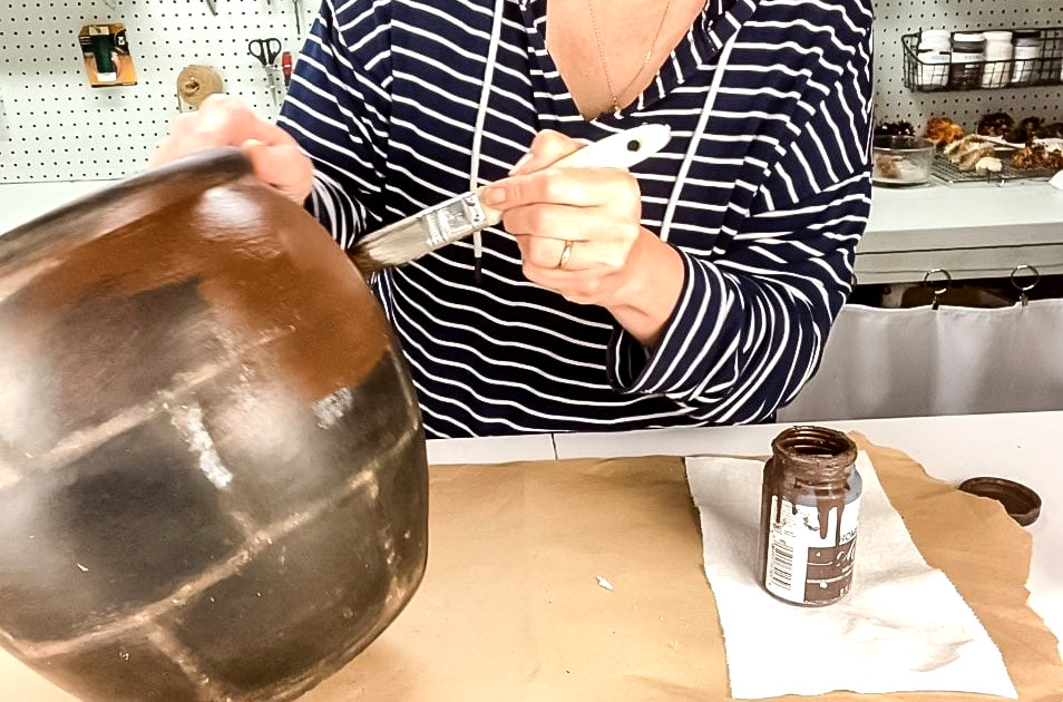 painting a pot to look like a Pottery Barn vase