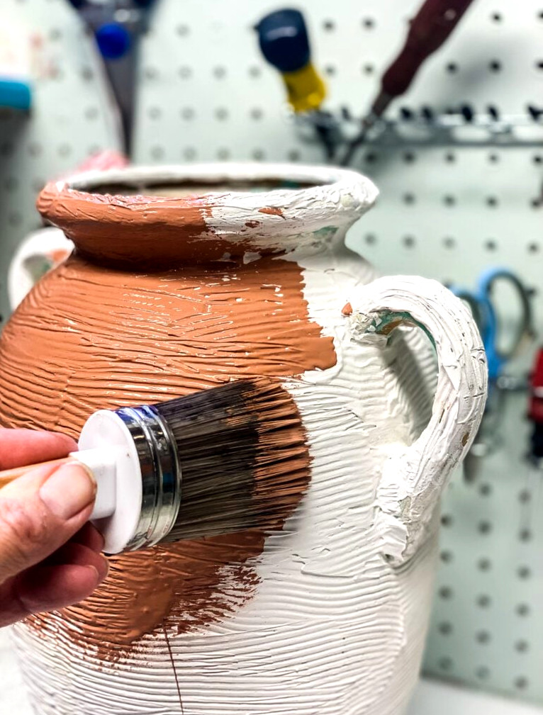 painting a vase
