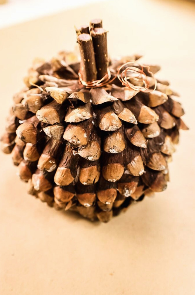 DIY Pine cone jpumpkin