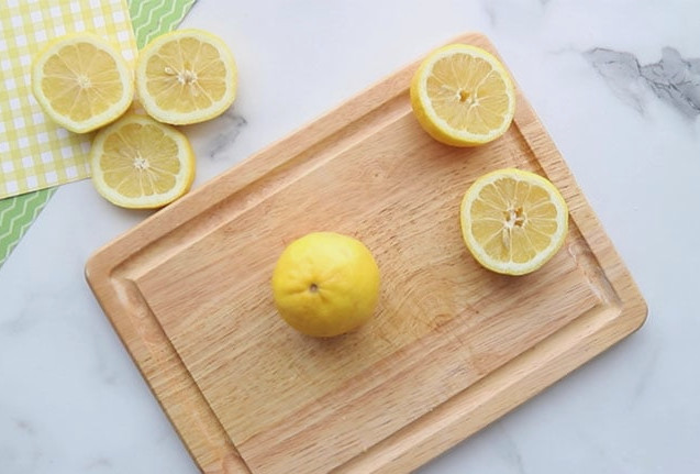 Cut Bottoms of Lemons