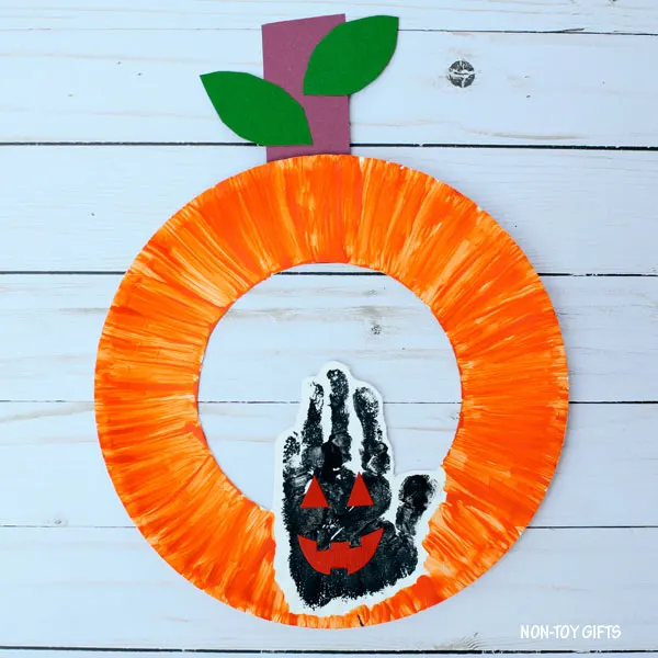 Halloween paper plate pumpkin craft