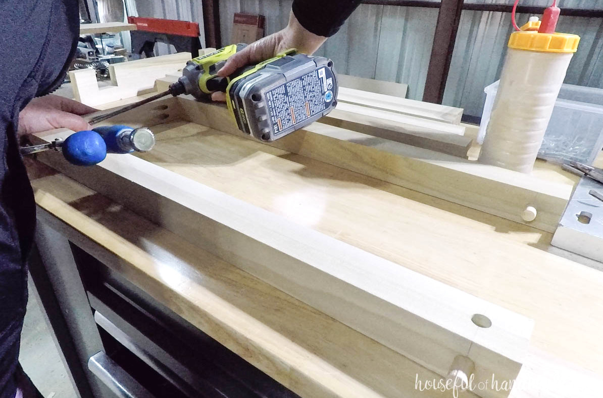 Attaching the leaf support pieces together. 
