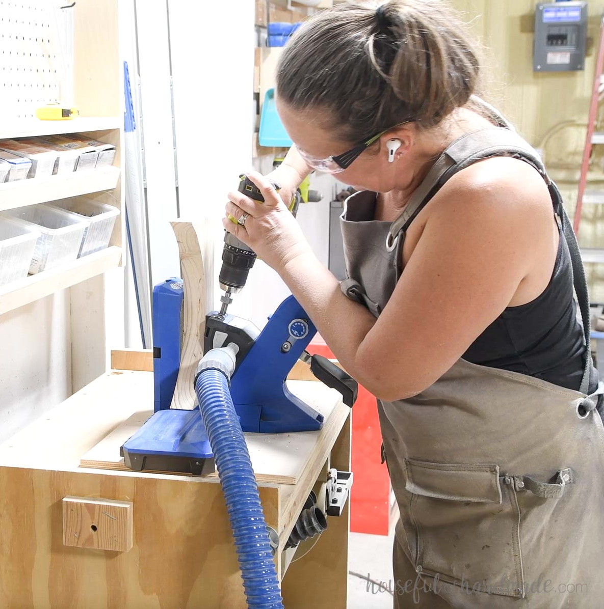 Drilling pocket holes in the arched boards.