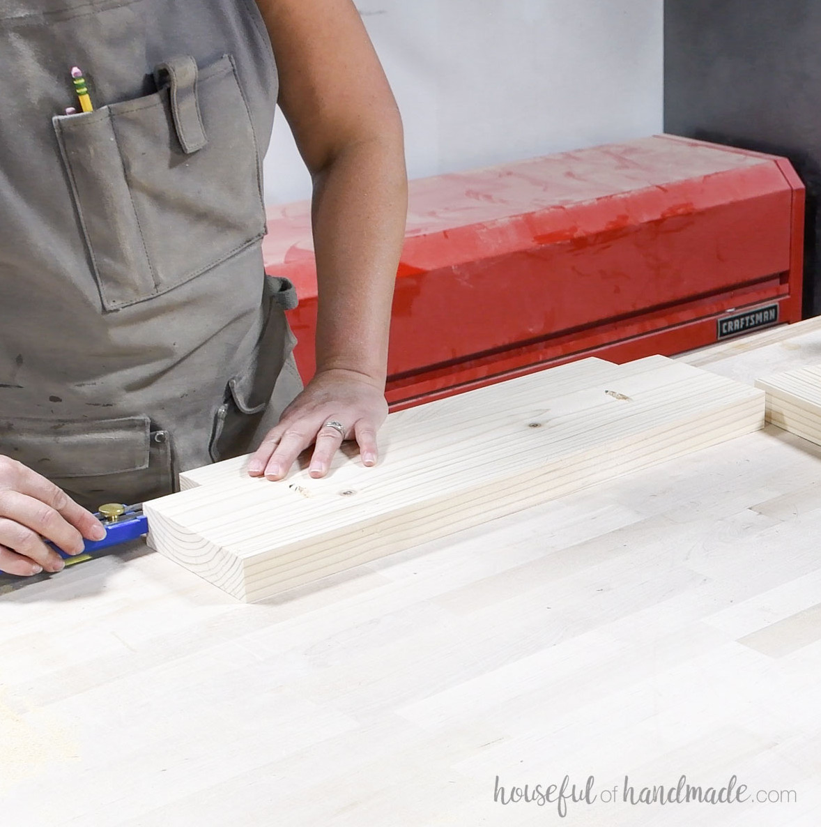 Checking the attachment location for the outside board. 