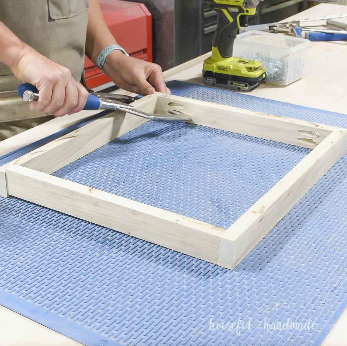 Assembling the table apron from 1x2 boards with pocket holes. 