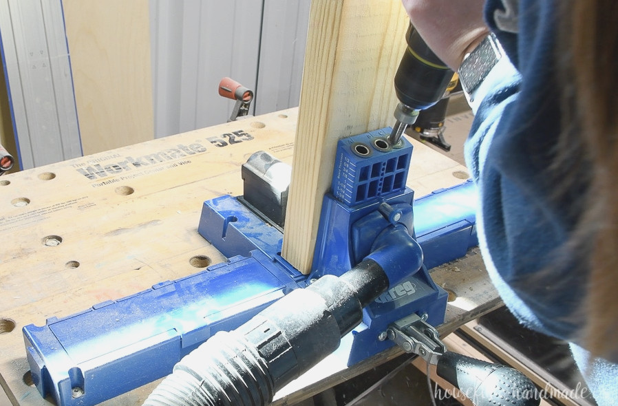 Creating pocket holes in the 2x4 center leg with a Kreg jig.