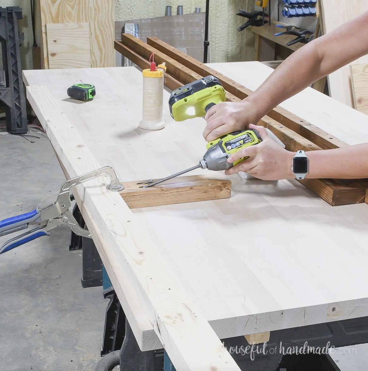 Securing the center leg to the center rail. 