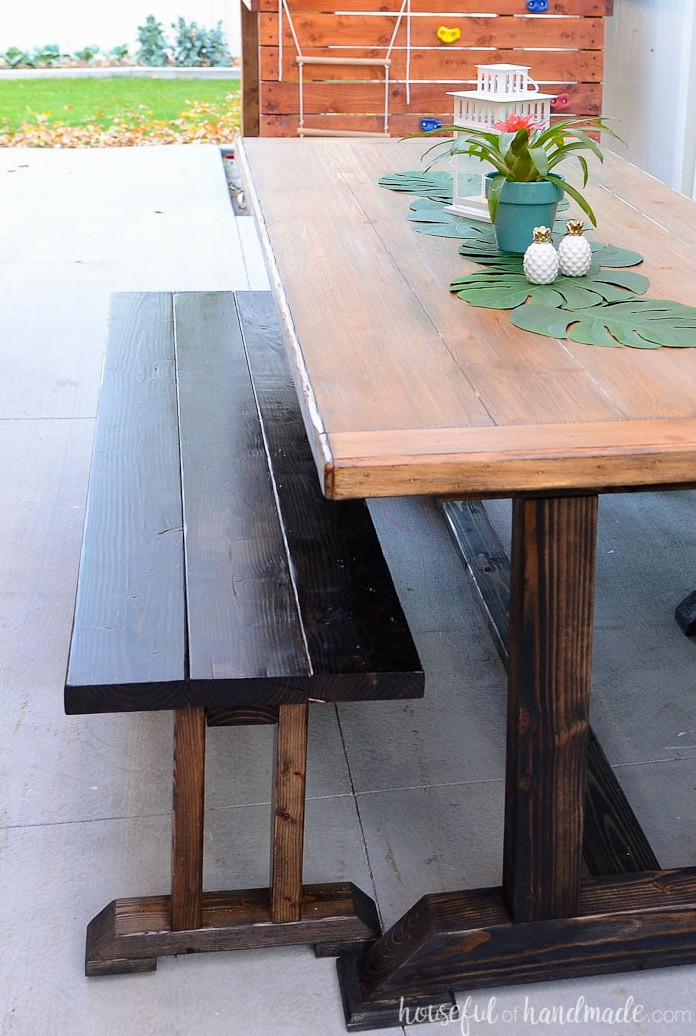 I love this large picnic table. It's perfect for entertaining on the patio. Get the outdoor dining table plans at Housefulofhandmade.com.