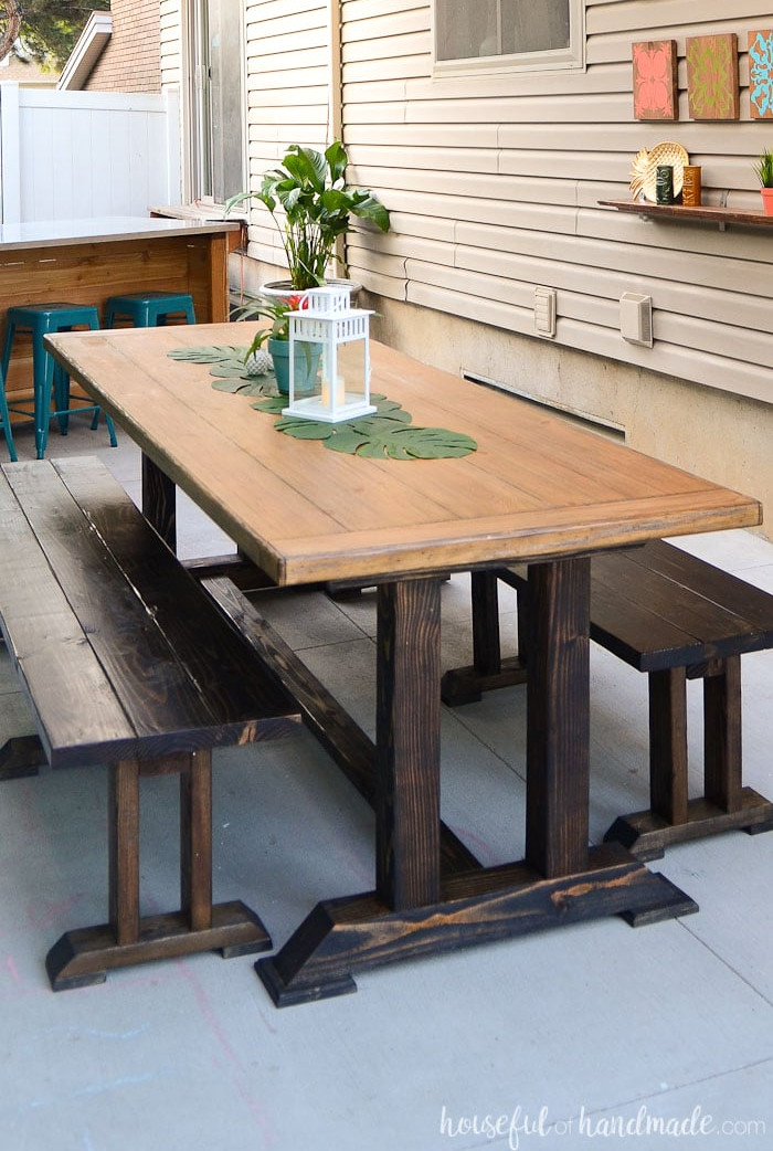 This easy to build picnic table is perfect for a large family gathering. The dining table and benches can be built on a budget. Get the free plans from Housefulofhandmade.com.