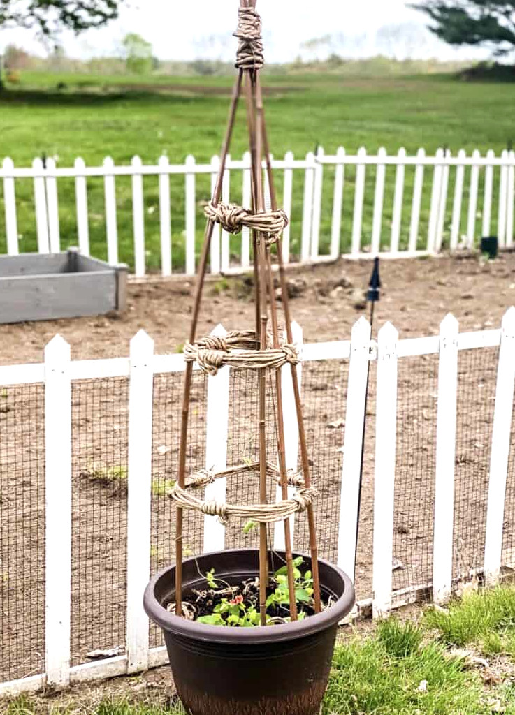 flower tower support for a pot