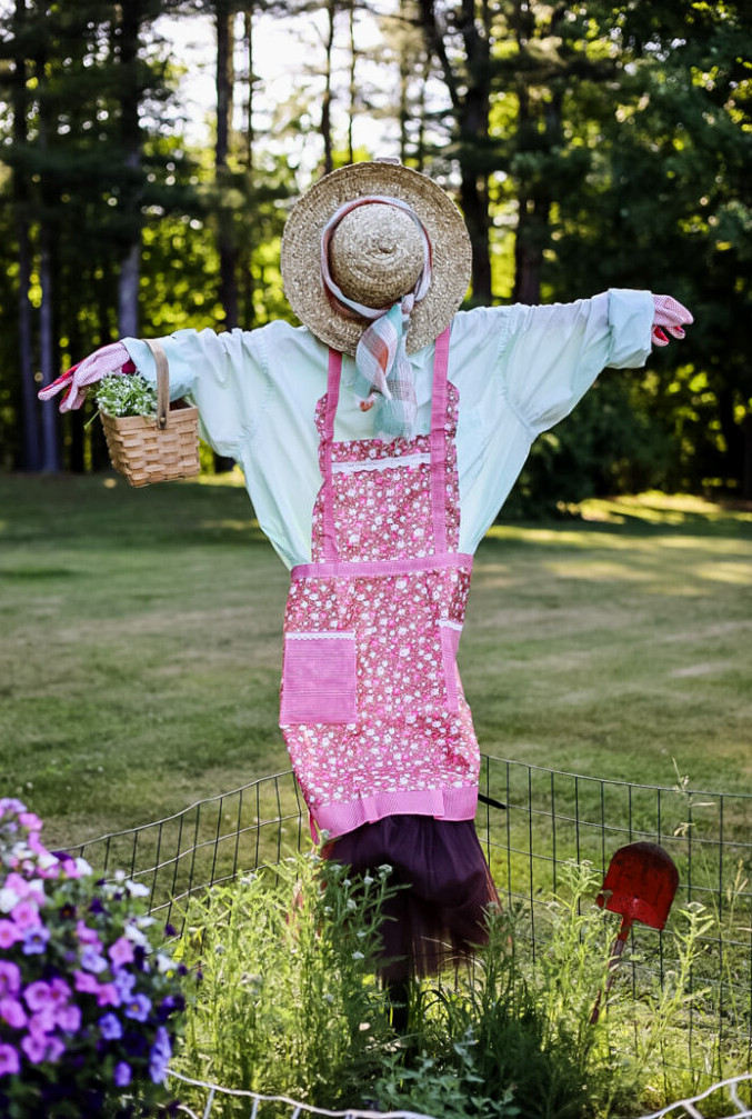 garden scarecrow