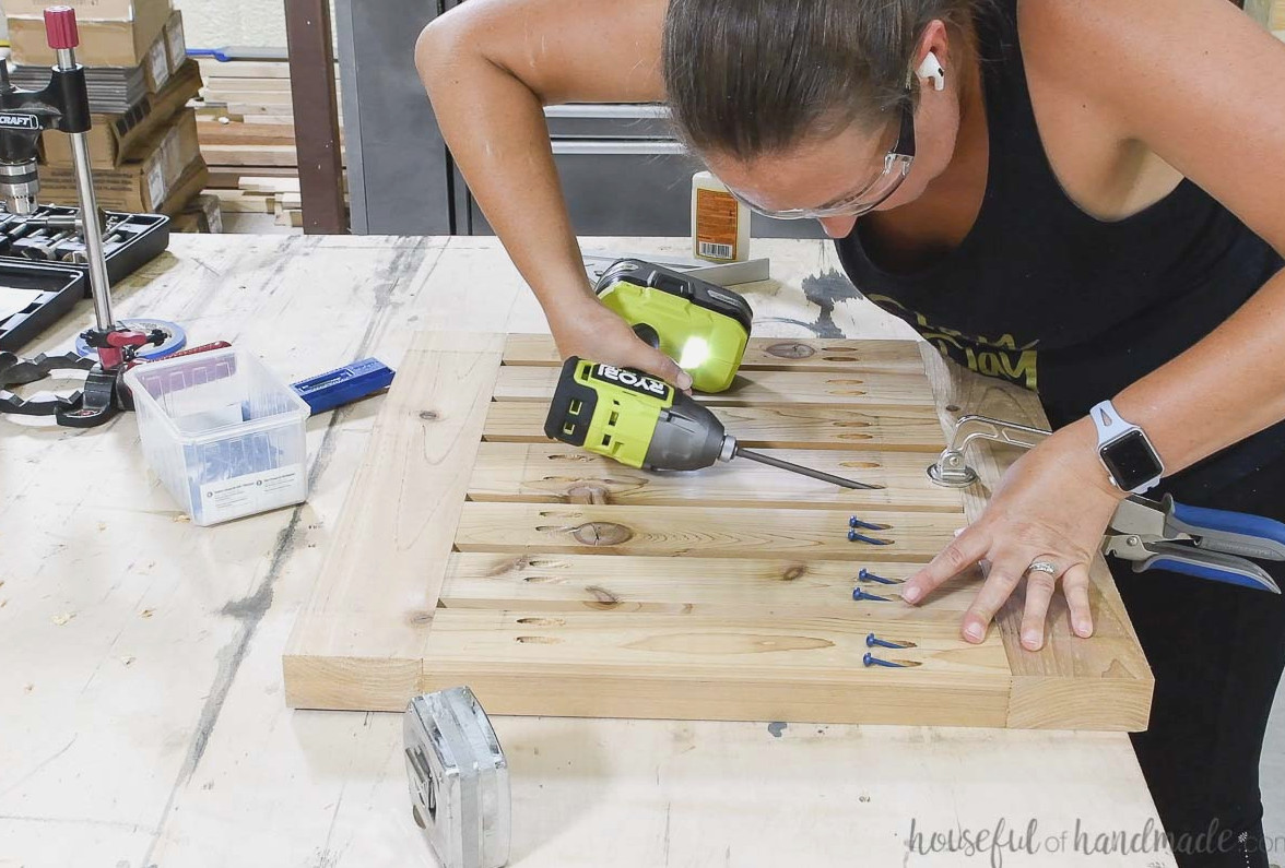 Securing the middle table top boards with pocket holes.