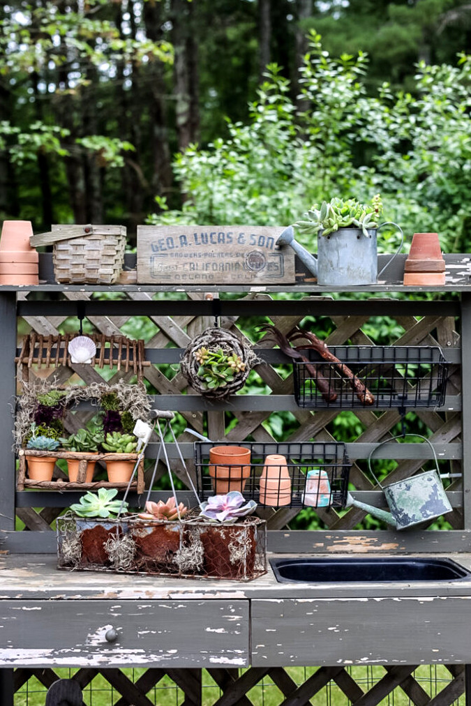 green potting bench