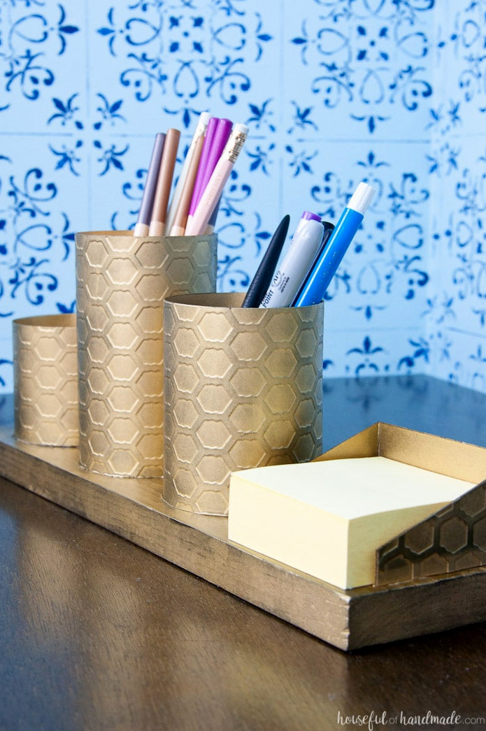 Try these incredible DIY projects to organize your home this year. I adore this painted brass DIY desk organizer for arranging your favorite items on your desk. This organizer is designed to resemble brass with a lovely chicken wire pattern, but you would never guess what it is really made from. Housefulofhandmade.com | Spellbinders | Embossing Plate | Brass Spray Paint | Paper Crafts | Desk Organization | Pencil Holder | Stylish Desk Accessories | Farmhouse