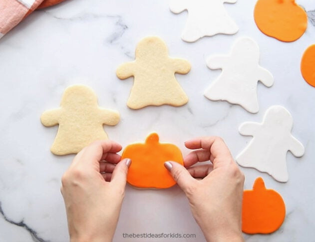 Add Fondant to Cookie