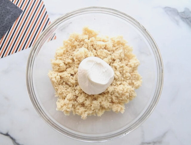Add Frosting to Cake
