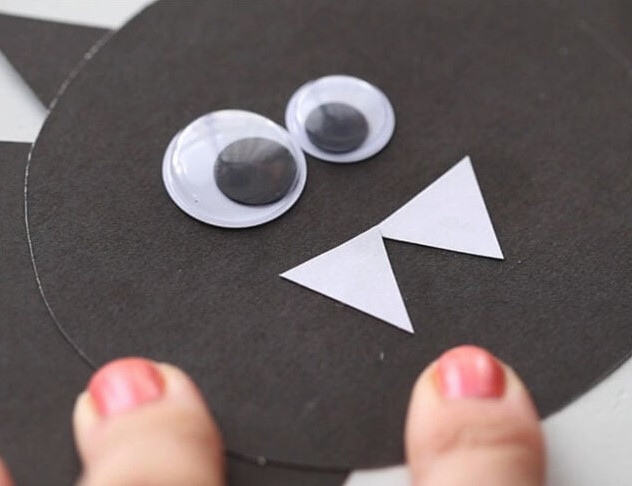 Attach White Paper fangs to Bat