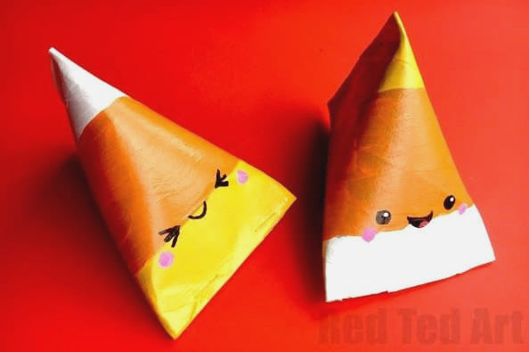 Candy Corn Gift Box DIY - incredibly cute TP Roll Treat Boxes for Halloween. Aren't they adorable? They're also quick and simple to create!! Happy Trick or Treating!