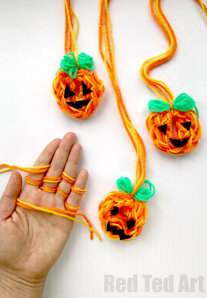 How to Finger Knit a Pumpkin - enjoy even more finger knitting fun! Yes, we have created yet another finger knitting project - make these wonderfully simple finger knitted Jack O'Lanterns! We adore adorable Halloween Crafts for Kids!! Beautiful!