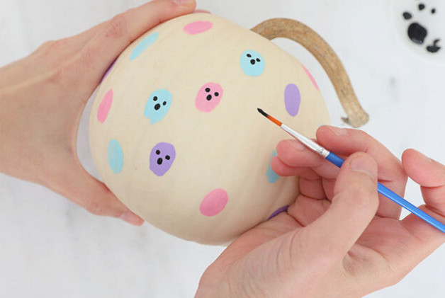 Painting ghost faces onto dots