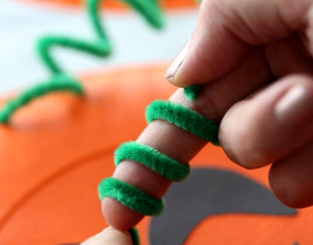 Twist pipe cleaner around finger