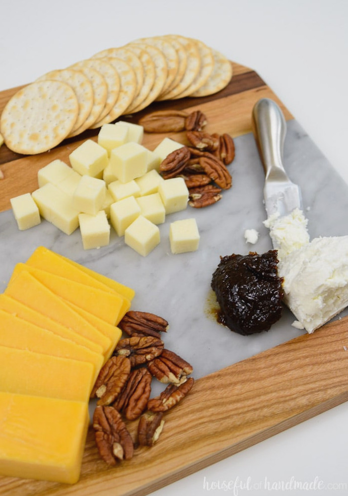 Make an incredibly simple cheese plate with this gorgeous handmade marble cheese board. A wood and marble cutting board is easy to create. housefulofhandmade.com