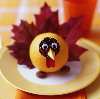 turkey craft with leaves and pinecones