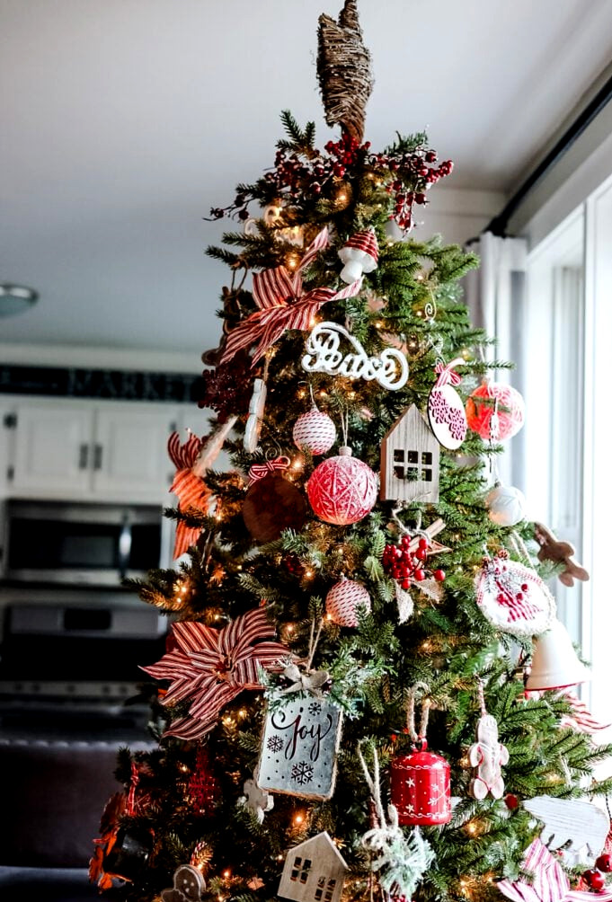 christmas tree with red ornaments