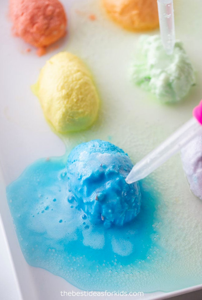 Add Vinegar to Baking Soda Eggs