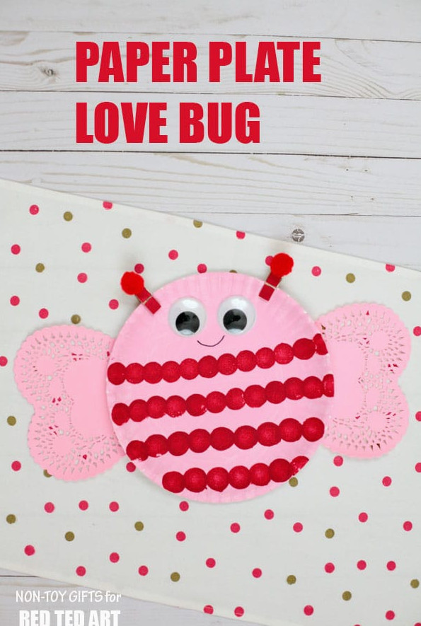 Adorable Love Bug Paper Plate Valentines for Preschoolers. These little Love Bugs or Bee Mine Paper Plate Valentines are easy to make and oh so cute! They make great decorations and fabulous Preschool Valentine's Day Craft! #Valentinesday #preschool #valentines #toddler #paperplates #lovebug #beemine