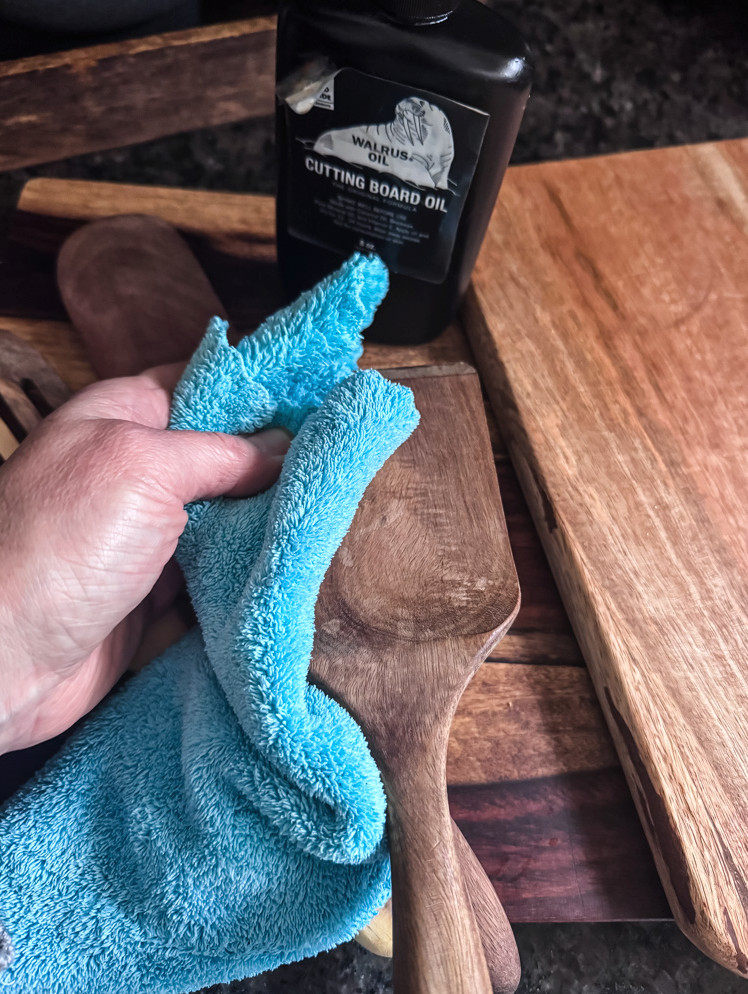 conditioning wood utensils