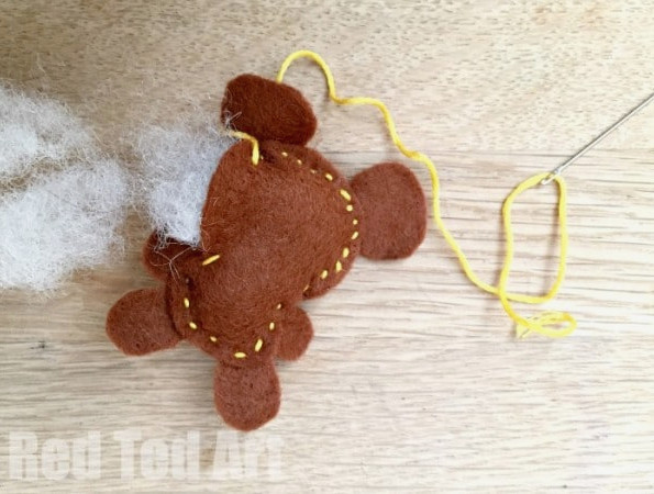 Cute Felt Softies Free Pattern. Make a bear and bunny