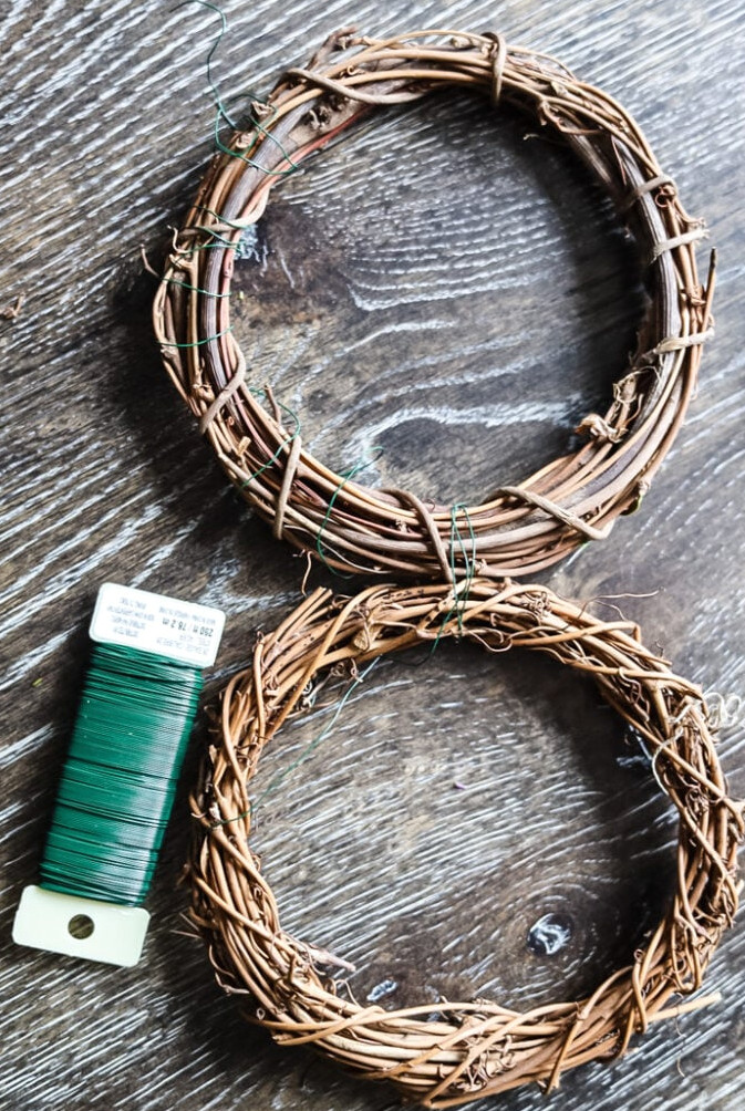 2 grapvinve wreaths