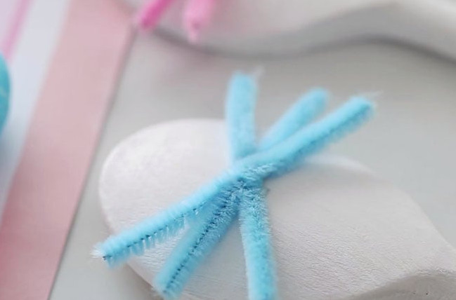 Glue Whiskers to Spoon