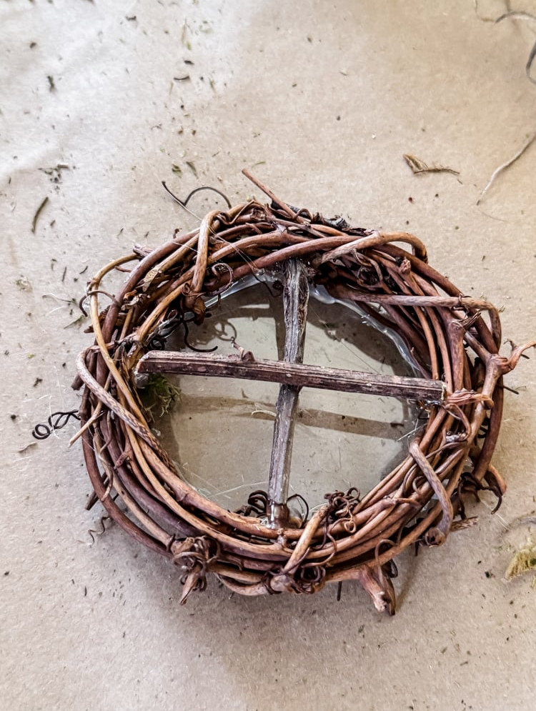 making a fairy tree window out of grapevine wreath