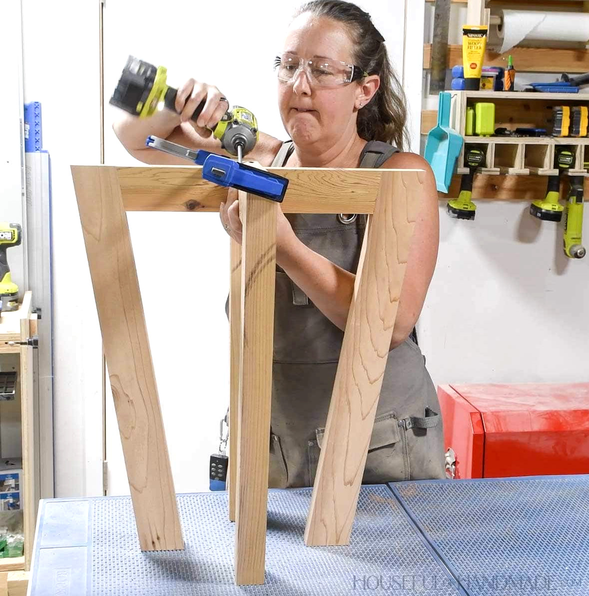 Joining the legs to form a pedestal.