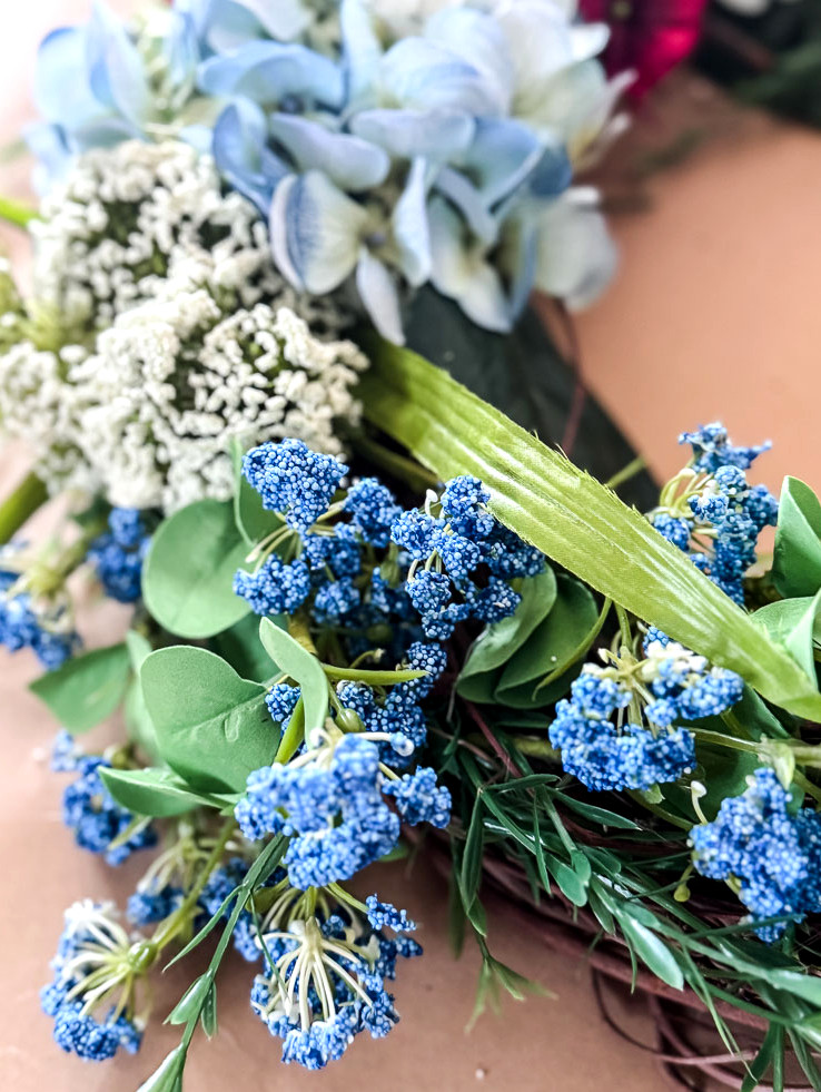 closeup photo of faux flowers