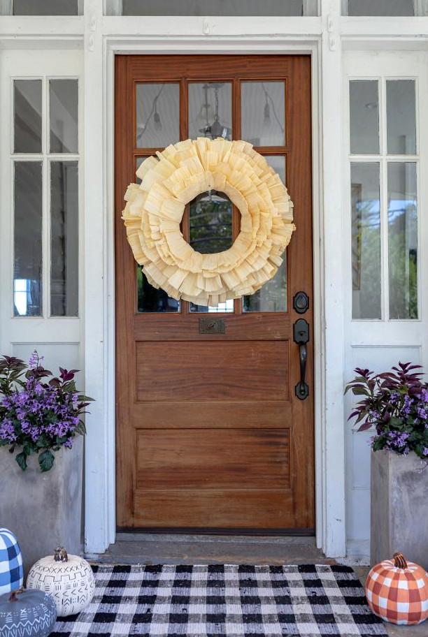 DIY Corn Husk Wreath for fall/thanksgiving