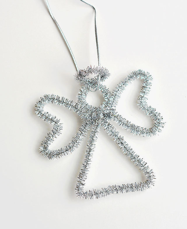 Simple angel ornaments made with pipe cleaners