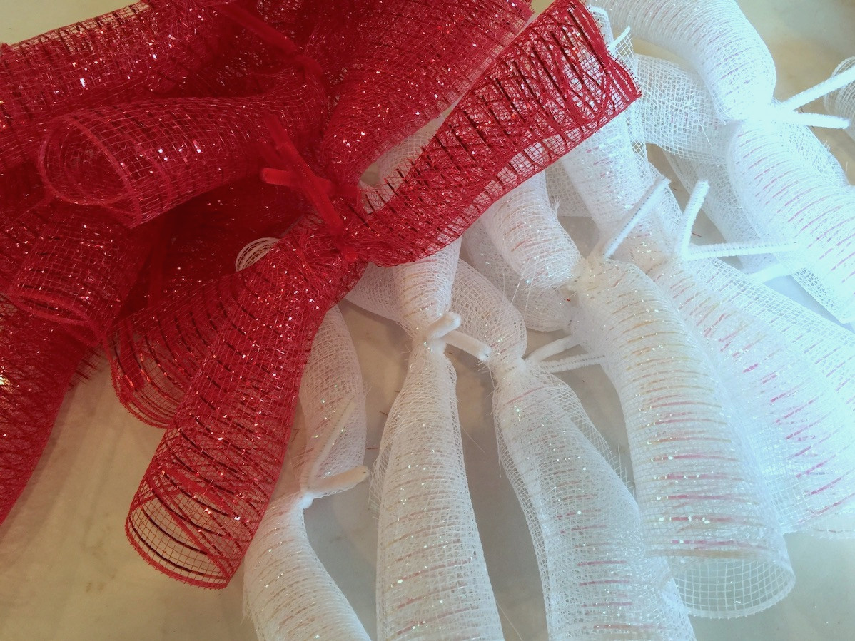 Ten deco mesh pieces rolled into tubes and secured with pipe cleaners