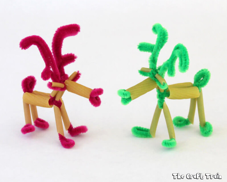 Pasta and pipe cleaner reindeer